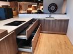 Nolte showroom keuken – Olijf groen/eiken - Compleet, Nieuw, Composiet, Groen, Met kookeiland