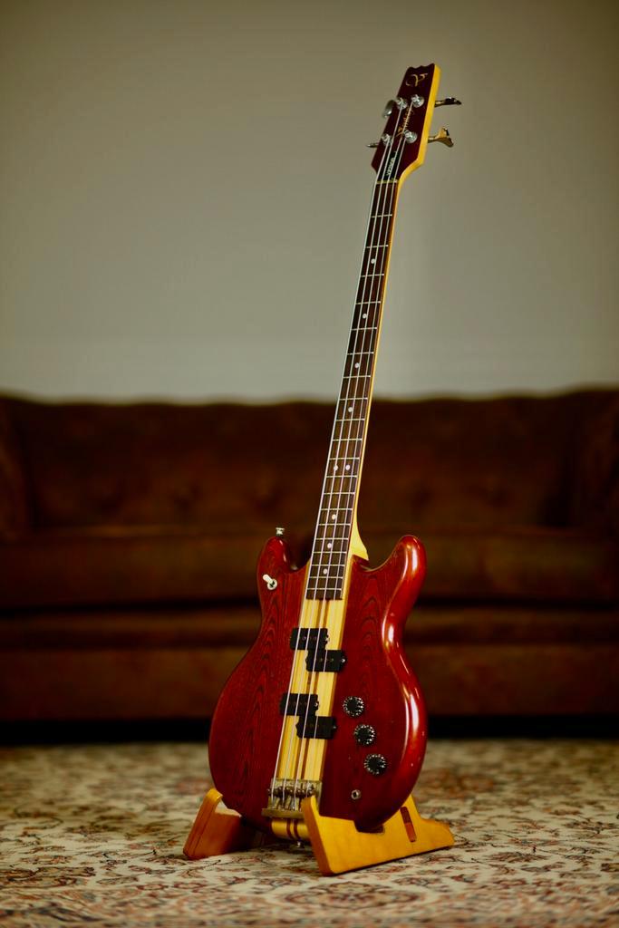 Vantage VP795B 1980/1982 Set-neck | Dark Walnutd, Muziek en Instrumenten, Snaarinstrumenten | Gitaren | Bas