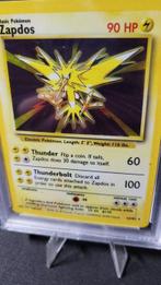 Zapdos - PSA 8 Graded card - Base Set - 1999 - Zapdos - PSA, Hobby en Vrije tijd, Verzamelkaartspellen | Pokémon, Nieuw