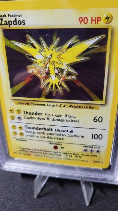 Zapdos - PSA 8 Graded card - Base Set - 1999 - Zapdos - PSA, Hobby en Vrije tijd, Verzamelkaartspellen | Pokémon