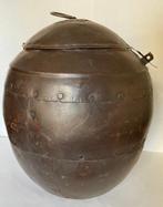 Pot - Dekselpot met klinknagels - Gegoten/gesmeed