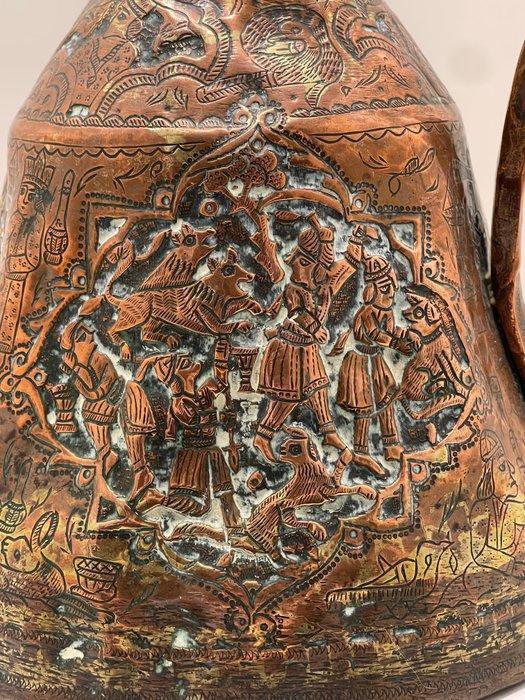 Kan - Qajar koperen kan (Abrigh) – met de hand gegraveerd, Antiek en Kunst, Kunst | Niet-Westerse kunst
