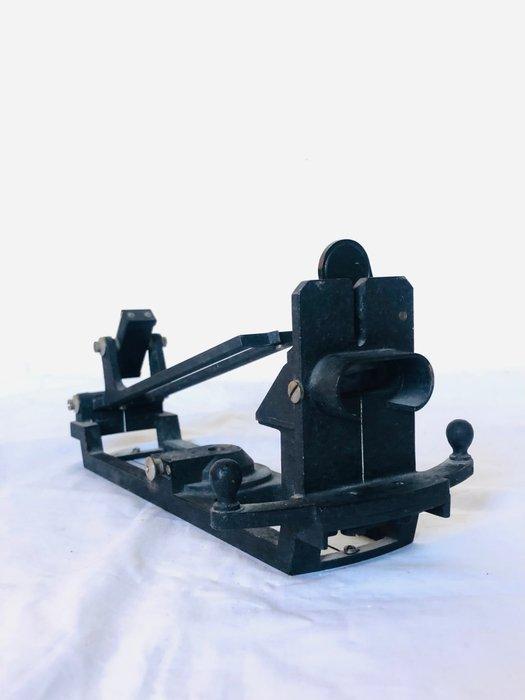 Hoekmeter - Lepetit – Montrouge (Seine) - Messing -, Antiek en Kunst, Antiek | Wandborden en Tegels