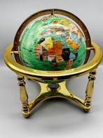 Globe - Rare Large Gemstone Globe with Emerald Green Oceans, Antiek en Kunst