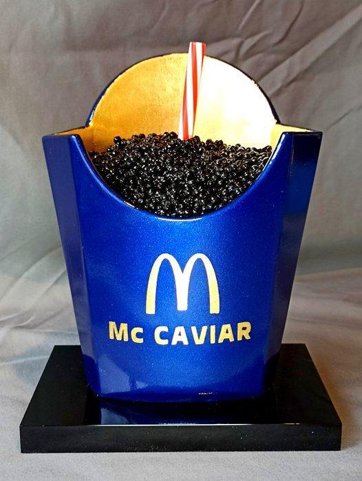 XTC Artist - Mc Caviar Metallic Dark Blue with red Straw, Antiek en Kunst, Kunst | Designobjecten