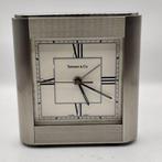 Tafel/bureauklokken - Tiffany & Co. Brutalist roestvrij, Antiek en Kunst, Antiek | Klokken