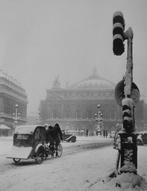 Robert Doisneau - Rickshaw-Taxi, Avenue de lOpéra, Paris