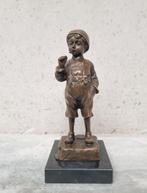 Beeldje - A smoking boy - Brons, Marmer, Antiek en Kunst