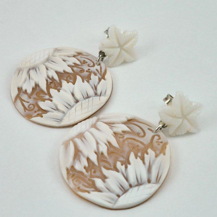 Zilver - Oorbellen - Wit koraal en schelp, Antiek en Kunst, Curiosa en Brocante