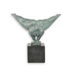 EEN BRONZEN BEELD VAN EEN DANSER MET GROENE AFWERKING, Antiek en Kunst, Kunst | Beelden en Houtsnijwerken, Verzenden