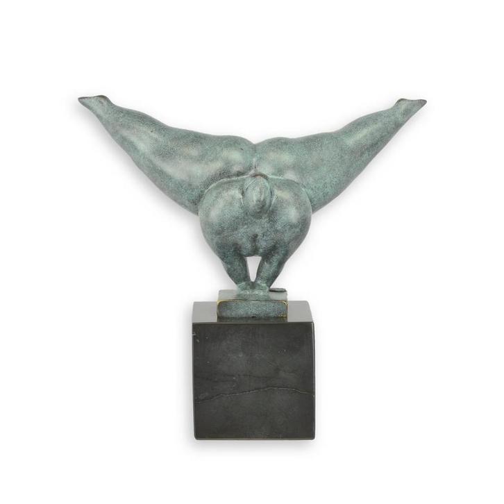 EEN BRONZEN BEELD VAN EEN DANSER MET GROENE AFWERKING, Antiek en Kunst, Kunst | Beelden en Houtsnijwerken, Verzenden