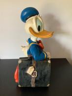 Donald Duck -Leaning on a travelling suitcase - 50 cm - 1, Nieuw