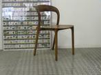 DO Design: 50 Artisan Neva stoelen. Walnoot, eiken, leer