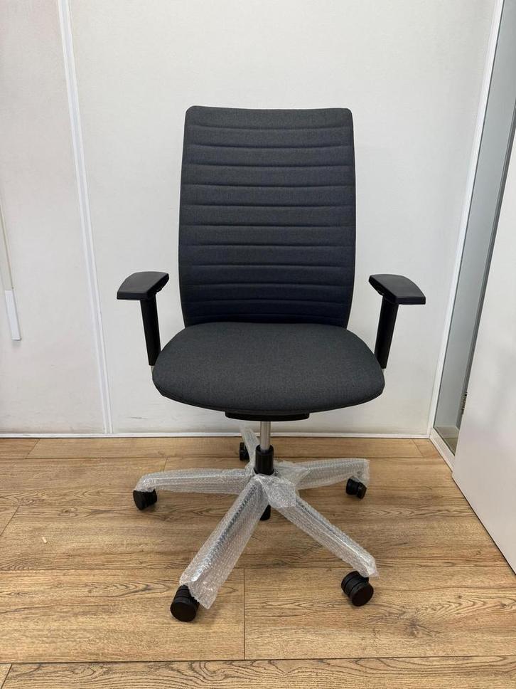 Nieuwe Markant Bureaustoelen - Grijze Ergonomische Stoel, Huis en Inrichting, Bureaustoelen, Bureaustoel, Grijs, Zo goed als nieuw
