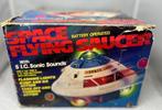 SH Toys - Speelgoed Battery Operated Space Flying Saucer, Antiek en Kunst, Antiek | Speelgoed