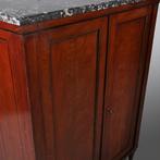 Stel van 2 identieke 2-deurskasten met marmeren blad Frankri, Antiek en Kunst, Antiek | Meubels | Kasten, Ophalen of Verzenden