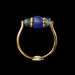 Oud-Romeins Ring with Roman blue glass beads  (Zonder