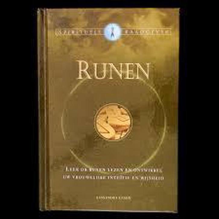 Runen 9789043815123 Cassandra Eason, Boeken, Overige Boeken, Zo goed als nieuw, Verzenden