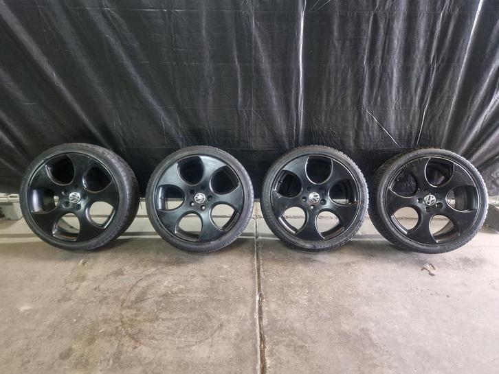 Volkswagen GTi velgen 18 inch met winterbanden, Auto-onderdelen, Banden en Velgen, 18 inch, Winterbanden, 225 mm, Personenwagen