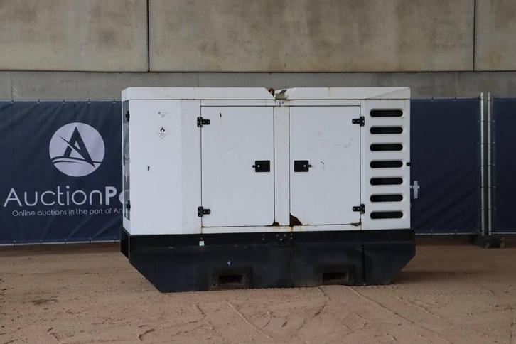 Veiling: Generator SDMO R110-C31 Diesel 2012 110kVA, Zakelijke goederen, Machines en Bouw | Aggregaten, Ophalen