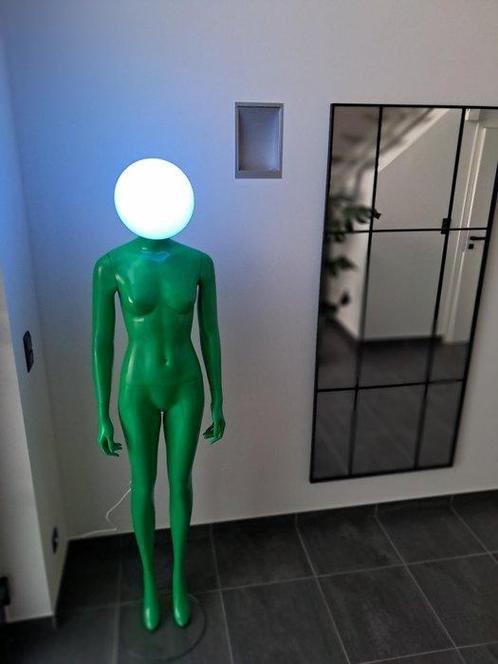 Mannequin - Kunstzinnige mannequin/lamp - Hars, Antiek en Kunst, Curiosa en Brocante