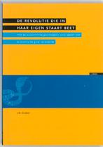 De revolutie die in haar eigen staart beet dru 9789059311411, Boeken, Zo goed als nieuw