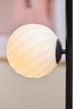 Halo Design - Staande lamp - Twist 4 vloerlamp opaal/zwart -