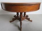 Eettafel - Walnoot - Met hondenkoppen