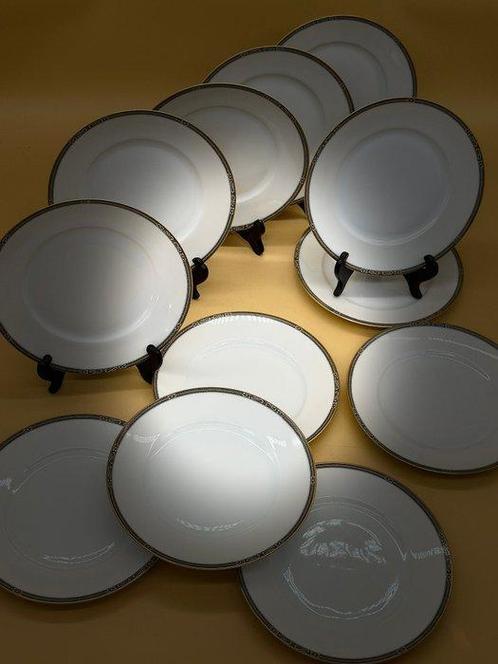 Bord - Hutschenreuther Goldrandteller – Klassisch,, Antiek en Kunst, Antiek | Meubels | Tafels