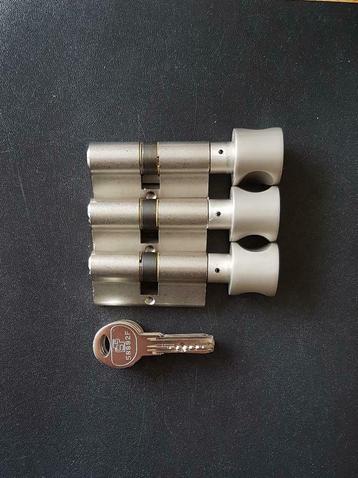 3 Draaiknop cilinders 60 mm met 6 veilige keersleutels skg** beschikbaar voor biedingen