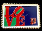 LOVE postzegel pin uit de U.S., Verzamelen, Speldjes, Pins en Buttons, Nieuw, Speldje of Pin, Stad of Land, Verzenden