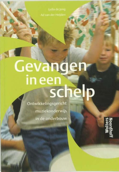 Gevangen in een schelp 9789001757540, Boeken, Wetenschap, Zo goed als nieuw, Verzenden