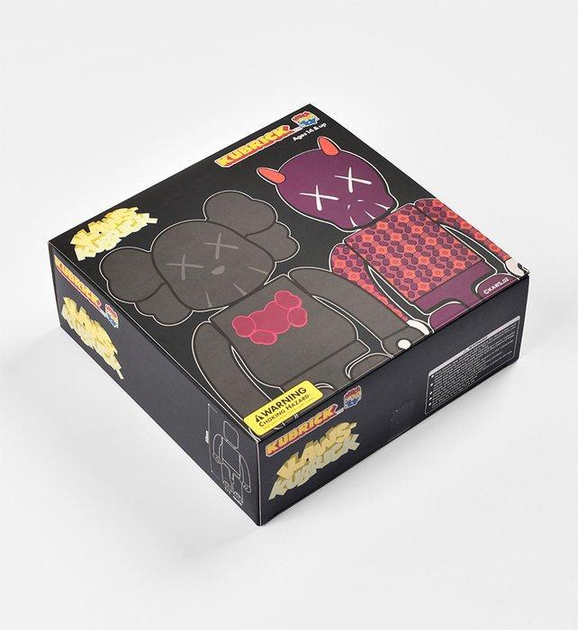 Kaws (1974) - Bus Stop Series Volume 1, Antiek en Kunst, Kunst | Designobjecten