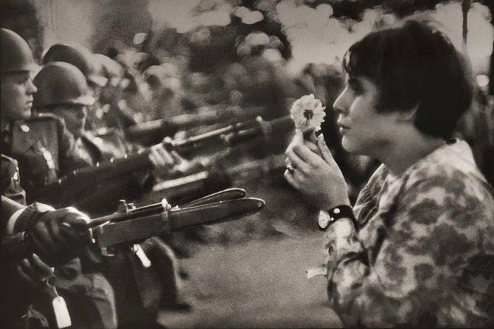 Marc Riboud (1923–2016) - Flower Child, 1967, Antiek en Kunst, Kunst | Designobjecten