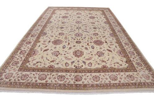 New Tabriz Wool &Silk Carpet with Luxurious Design -, Huis en Inrichting, Stoffering | Tapijten en Kleden