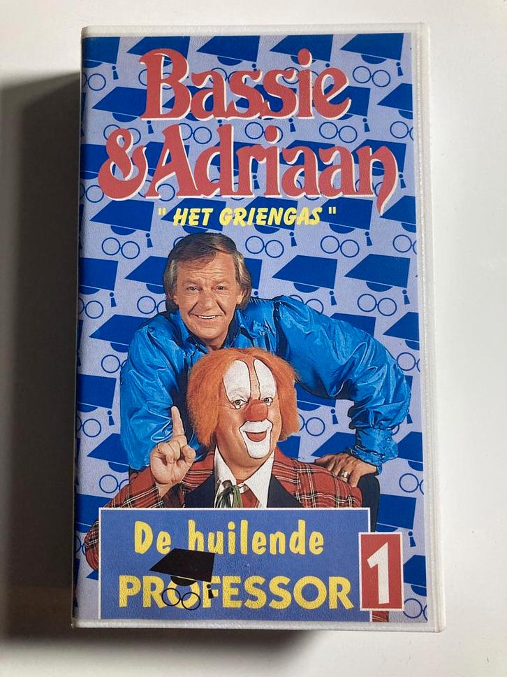 BASSIE & ADRIAAN DE HUILENDE PROFESSOR DEEL 1 (VHS), Cd's en Dvd's, VHS | Film, Gebruikt, Verzenden