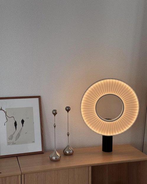 DCW éditions Paris - Fabrice Berrux - Tafellamp - Iris Tafel, Antiek en Kunst, Antiek | Lampen