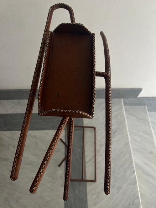 Dressboy - Metaal, leer - Lederen servomuur, Antiek en Kunst, Curiosa en Brocante