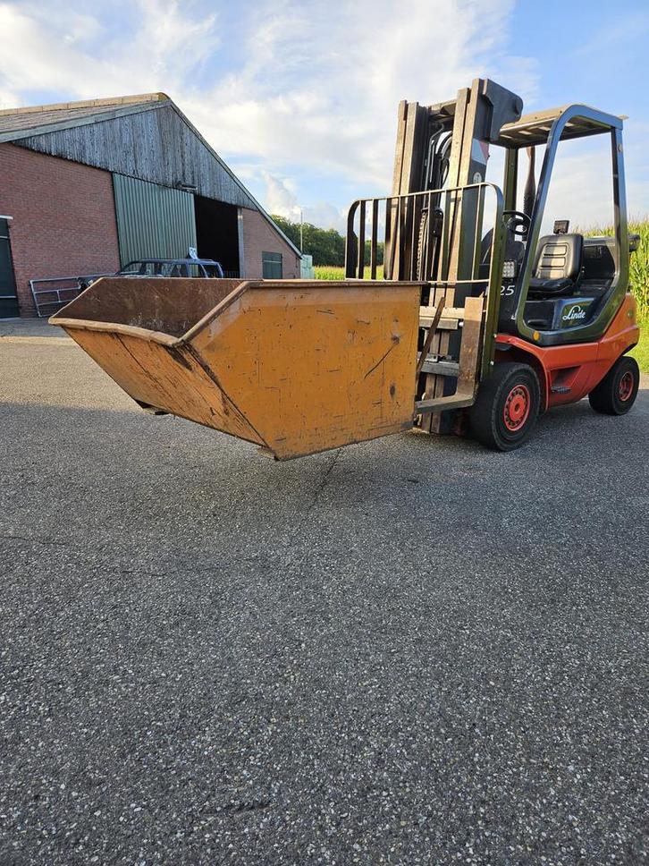 Kiepbak kantelbak spanenbak heftruck 750 liter, Zakelijke goederen, Machines en Bouw | Heftrucks en Intern transport, Voorzetapparatuur
