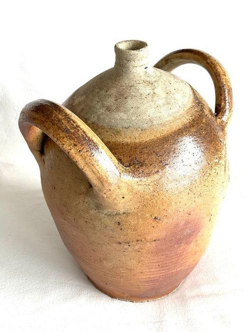 Kruik - antique Burgundian pottery French wine jug with two, Antiek en Kunst, Antiek | Keukenbenodigdheden
