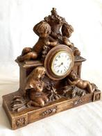 mantelklokje - Atelier L. Davoy - Barokstijl , met putti’s