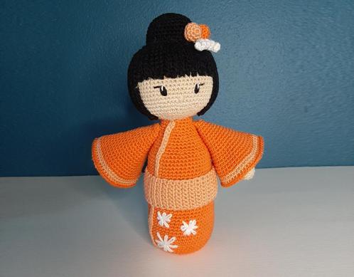Haakpakket byClaire Kokeshi Kohaku - Oranje, Hobby en Vrije tijd, Breien en Haken, Breien of Haken, Nieuw, Wol of Garen, Ophalen of Verzenden