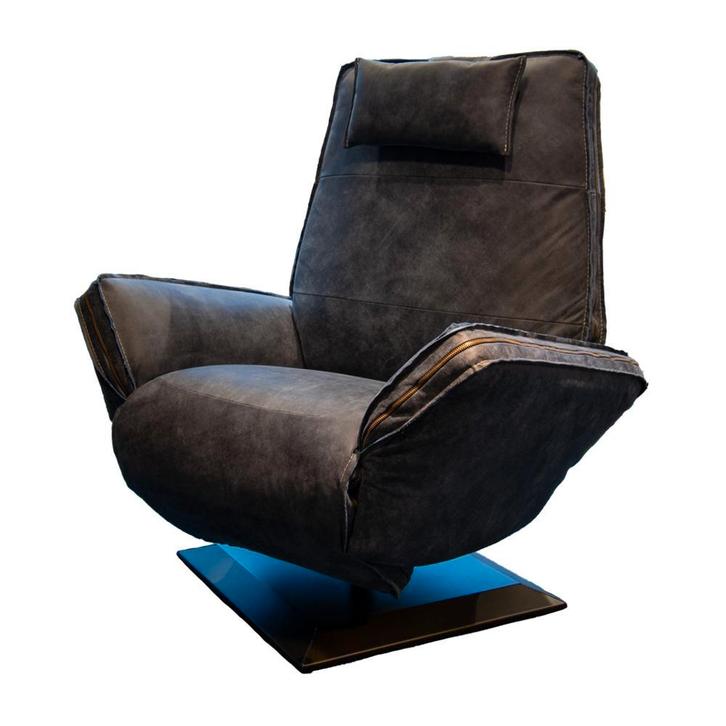Esila Relaxfauteuil in vol leder met rits stiknaad, showroom, Huis en Inrichting, Fauteuils, 50 tot 75 cm, Minder dan 75 cm, Nieuw