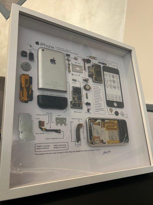 Apple iPhone (1st generation) - disassembled framed -, Spelcomputers en Games, Spelcomputers | Overige Accessoires