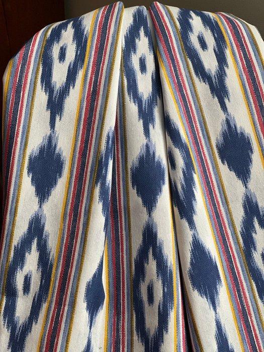 Dubbel breed, geweven stof met een etnisch ikat-motief in, Antiek en Kunst, Antiek | Kleden en Textiel