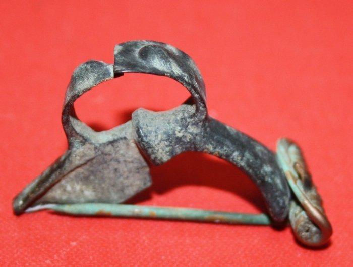 Oud-Romeins, Keizerrijk Brons Fibula - Kronen-Pannoniafibel, Sieraden, Tassen en Uiterlijk, Antieke sieraden