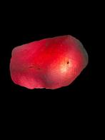 Robijn Ruw. Uitzonderlijk Mozambique roze robijn kristal.