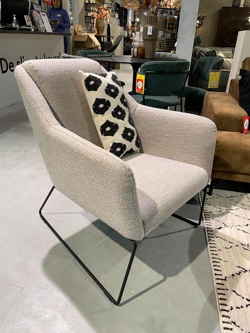 Fauteuil Vinco in beige bouclé stof, Huis en Inrichting, Fauteuils, Minder dan 75 cm, Nieuw, 75 tot 100 cm, Ophalen of Verzenden
