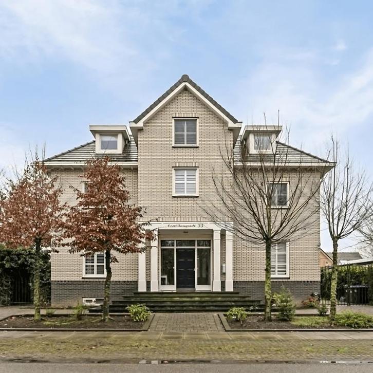 Vrijstaande woning met tuin, garage, balkon en gemeubileerd, Huizen en Kamers, Huizen te koop