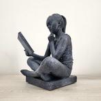 Mark Sugar - The girl with the book (Endless sky)